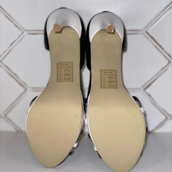 Signature Brand Heels black and white - Picture 4 of 5